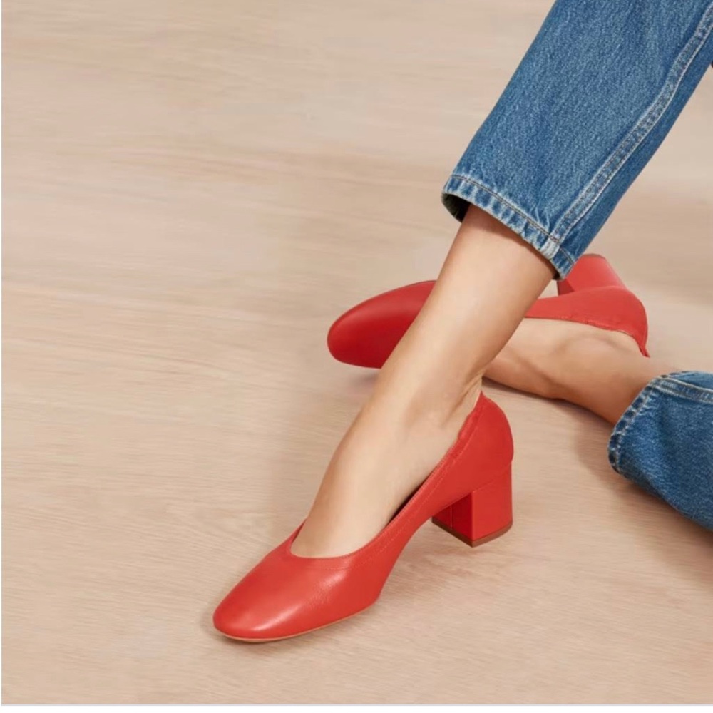 Everlane Day Heel in bright tomato red color. Size 10.5.